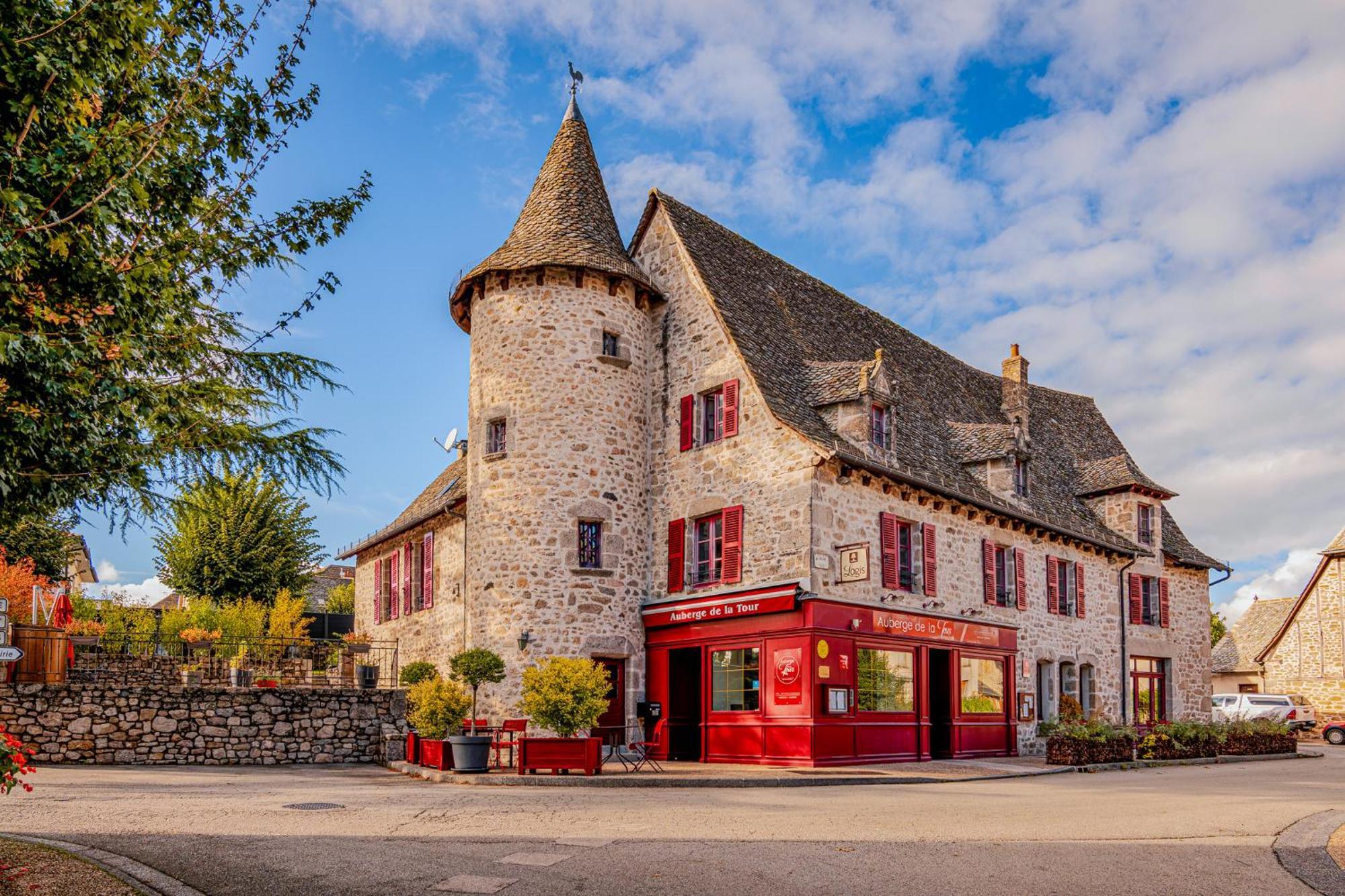 Demeures & Chateaux Auberge De La Tour - Hotel & Restaurants - Marcoles Auvergne Exterior foto